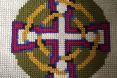 Kneeler embroidery, Kirk Santan